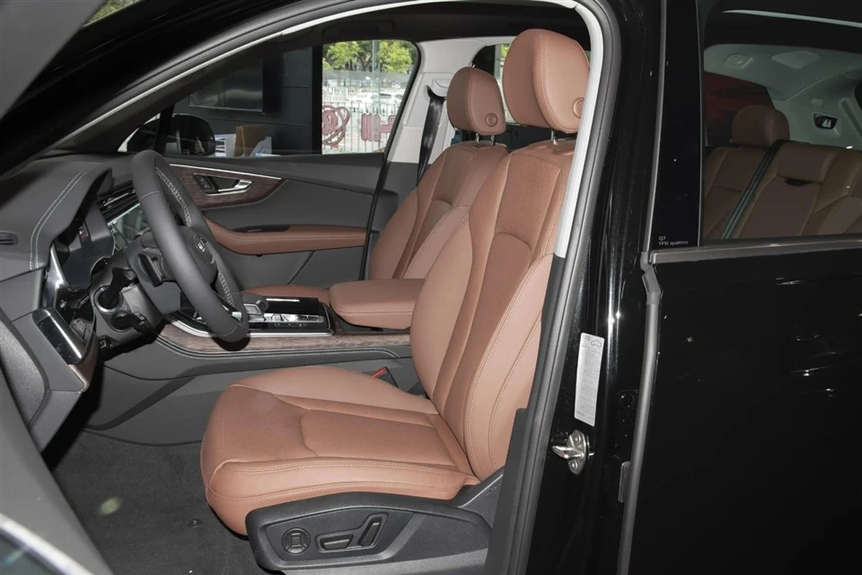 AUDI Q7 AUDI Q7